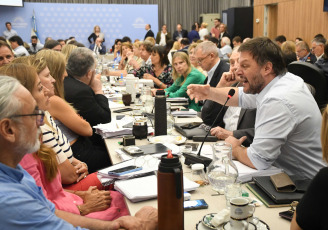 Buenos Aires, Argentina.- En las fotos tomadas el 23 de enero del 2024, el diputado Leandro Santoro. Arrancó el debate en el plenario de comisiones de Diputados por el proyecto de Ley de Bases, que propone cambios significativos en la regulación económica y las facultades del Gobierno.