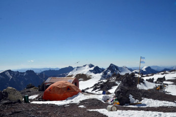 Mendoza, Argentina.- In the photo of January 21, 2024, the rescue service that works more than 6,000 meters high on Mount Aconcagua has a medium-complexity medical center that constitutes the ''highest hospital in the world', and is destined to help the hundreds of climbers who every year try to reach the summit of 6,962 meters.