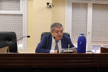 Buenos Aires, Argentina.- En las fotos tomadas el 29 de febrero del 2024, durante el juicio que se le sigue en tribunales al ex gobernador tucumano José Alperovich, acusado de nueve delitos contra la integridad sexual en perjuicio de su sobrina y exempleada. El juicio, se reanudó con la declaración de una de las hijas del acusado, una ex senadora y compañera de bancada, así como el padre de la denunciante y primera persona a la que ella le contó lo sucedido.