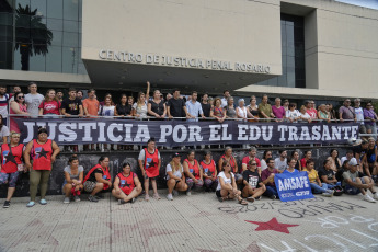 Rosario, Argentina.- En las fotos tomadas el 9 de febrero del 2024, los cuatro acusados por el crimen del ex concejal de Rosario y pastor evangélico Eduardo Trasante, ocurrido el 14 de julio de 2020 en su casa de la zona oeste de la ciudad, fueron condenados a prisión perpetua este viernes. Se trata del jefe narco, Julio Rodríguez Granthon –que está alojado en el penal federal de Marcos Paz–, Alejo “Patón” Leiva, Facundo Sebastián López y Brian Nahuel “Buba” Álvarez.