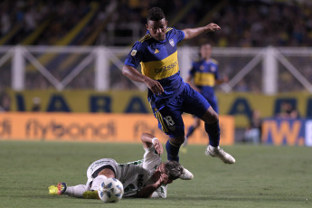 Buenos Aires, Argentina.- En las fotos tomadas el 1 de febrero del 2024, durante el partido entre Boca Juniors y Sarmiento de Junín en el Nuevo Gasómetro por la segunda fecha de la Zona B de la Copa de la Liga Profesional. Boca y Sarmiento no se sacaron diferencias en su encuentro. El primer tiempo comenzó de forma positiva para Boca Juniors, que aprovechó la oportunidad para inaugurar el marcador con Miguel Ángel Merentiel al minuto 8. Sarmiento puso la igualdad a través de un gol de José Mauri en el minuto 26 de la segunda mitad.