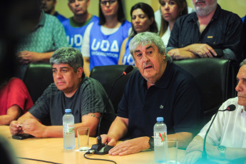 Buenos Aires, Argentina.- En las fotos tomadas el 28 de febrero del 2024, los gremios docentes nucleados en la Confederación General del Trabajo (CGT), anunciaron su decisión de ir a un nuevo paro nacional, el próximo lunes 4 de marzo, luego de que el Gobierno boicoteara la reunión por la paritaria nacional docente.