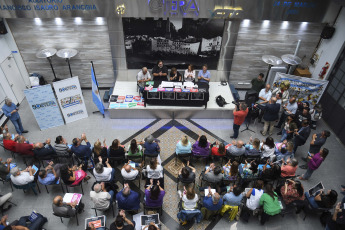 Buenos Aires, Argentina.- En las fotos tomadas el 14 de febrero del 2024, la Confederación de Trabajadores de la Educación (Ctera) advirtió que "peligra el inicio de clases" y reiteró su pedido al Gobierno nacional para la "urgente convocatoria" a la paritaria nacional docente, a pocos días del comienzo del ciclo lectivo en todo el país.