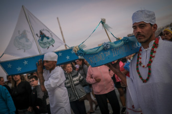 Mar del Plata, Argentina.- In the photos taken on February 4, 2024, a crowd participates in the cultural and religious religious festival on the Mar del Plata coast to honor Mother Iemanjá and celebrate the 40 years of its celebration in this city, in addition to the 25 consecutive ones at Playa Popular II. Like every first Sunday in February and with an attendance estimated at more than 15 thousand people, Mar del Plata was the scene of the celebration that honors the Africanist orixá and honors culture and Diversity.