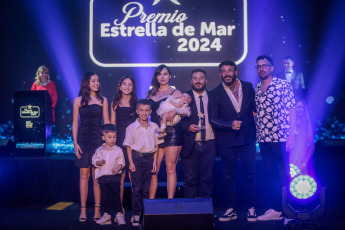 Mar del Plata, Argentina.- En las fotos tomadas el 5 de febrero del 2024, durante la entrega de los premios Premios Estrella de Mar 2024 en Mar del Plata. El grupo de rock "Ciro y Los Persas", encabezado por el ex líder de "Los Piojos" Andrés Ciro Martínez, logró el premio Estrella de Mar de oro, mientras que la humorista y pareja del presidente Javier Milei, Fátima Florez, se adjudicó el galardón como mejor Show de Humor y Producción, en la entrega de estas estatuillas que reconoce a los talentos de la temporada teatral en Mar del Plata.