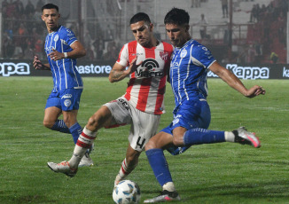 Córdoba, Argentina.- En la foto tomada el 25 de febrero de 2024, con goles de Altamira y Guillén, Godoy Cruz superó 2-0 a la Gloria y sacó más ventaja en la cima de la Zona B.