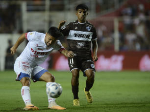 Santa Fe, Argentina.- En las fotos tomadas el 19 de febrero del 2024, Unión se enfrenta a Platense en un partido por la fecha 6 del torneo Argentina - Copa LPF 2024 en el estadio de la Avenida. Unión sacó un empate sin goles ante Platense.