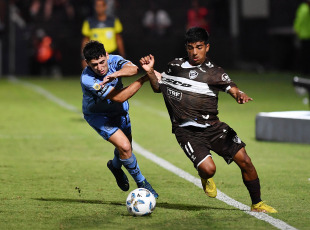 Buenos Aires, Argentina.- In the photos taken on February 15, 2024, during the match between Platense and Belgrano de Córdoba, in a match valid for the fifth date of Zone B of the Professional League Cup in Vicente López. Platense and Belgrano tied 1 to 1. Thus, the "Calamar" was in ninth place in Zone B and the 'Pirata' in the penultimate, without knowing the victory.