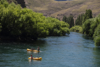 Río Negro, Argentina.- En las fotos tomadas el 1 febrero del 2024, muestra el lugar turísrico de Villa Llanquín en Rio Negro, Argentina. La segunda mitad de enero marcó un incremento en la ocupación de los principales destinos turísticos de la provincia de Río Negro, donde se recibieron cerca de 200.000 veraneantes, quienes generaron un impacto de más de 46.000 millones de pesos (peso argentino), según se informó oficialmente.