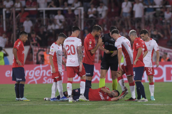 Buenos Aires, Argentina.- En las fotos tomadas el 8 de febrero del 2024, durante el partido entre Huracán e Independiente en el estadio Tomás Adolfo Ducó, por la cuarta jornada de la Copa de la Liga Profesional. Independiente igualó 0-0 con Huracán. Independiente perdió dos puntos y es tercero en la Zona A. Mientras que Huracán volvió a sumar luego de dos derrotas.