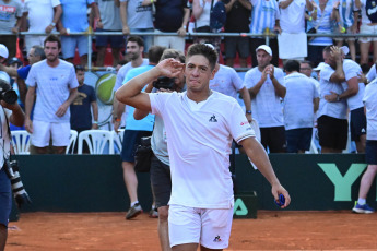 Rosario, Argentina.- En las fotos tomadas el 4 de febrero del 2024, el tenista Sebastián Báez (foto) venció a Dmitry Popko en una definición por el quinto punto de la serie ante Kazajistán, que se desarrolló en el Jockey Club de Rosario, y el equipo argentino de Copa Davis logró su clasificación a la Fase de Grupos de las Finales del certamen más importante por equipos.