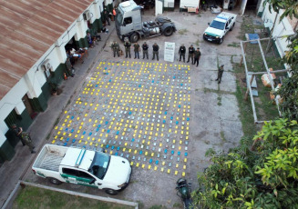 Jujuy, Argentina.- En las fotos tomadas el 1 de febrero del 2024, muestra los más de 600 kilos de cocaína que fueron incautados en un camión en Jujuy, Argentina, que circulaba por la ruta nacional 34. Los dos ocupantes del vehículo fueron detenidos, despues de que intentaran huir y fueran perseguidos por efectivos de Gendarmería Nacional (GNA), informaron fuentes de esa fuerza.