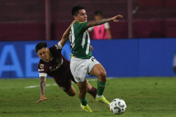 Buenos Aires, Argentina.- En la foto tomada el 25 de febrero de 2024, Lanús y Banfield igualaron en el clásico del Sur, por la Copa LPF 2024 . Milton Giménez pone a Banfield 1 a 1 frente a Lanús.