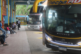 Formosa, Argentina.- En las fotos tomadas el 15 de febrero del 2024, muestra una terminal de transporte en Formosa, Argentina. Un grupo de intendentes de 11 provincias se reunieron para reclamar a diputados y senadores medidas frente a la decisión del Gobierno de Javier Milei de eliminar el Fondo Compensador del Interior que financiaba los subsidios del transporte en el interior.