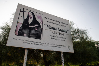 Santiago del Estero, Argentina.- En las fotos tomadas el 16 de febrero del 2024, muestra el pueblo Villa Silípica, localidad del departamento de Silípica, provincia de Santiago del Estero, donde nació la primera santa argentina. Con aproximadamente 1200 habitantes, las personas se acercan a la capilla que se construyó para rendirle homenaje.