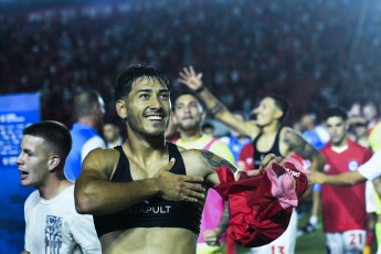 Buenos Aires, Argentina.- En las fotos tomadas el 26 de febrero del 2024, durante el partido entre Argentinos Juniors y Platense en un partido correspondiente a la fecha 7 de la Copa de la Liga en el estadio Diego Armando Maradona. Argentinos Juniors venció 3-1 a Platense, y lidera la Zona A de la Copa de la Liga Profesional.