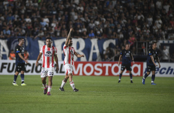 Mendoza, Argentina.- En las fotos tomadas el 15 de febrero del 2024, durante el partido entre Independiente Rivadavia de Mendoza e Instituto de Cordoba, en un partido válido por la quinta fecha de la Zona B de la Copa de la Liga Profesional en el estadio Bautista Gargantini. Instituto de Córdoba logró una victoria como visitante ante Independiente Rivadavia de Mendoza por 2 a 0 y alcanzó a River Plate en la punta de la Zona A de la Copa de la Liga.