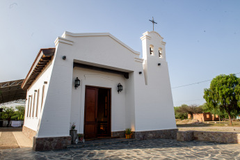 Santiago del Estero, Argentina.- En las fotos tomadas el 16 de febrero del 2024, muestra el pueblo Villa Silípica, localidad del departamento de Silípica, provincia de Santiago del Estero, donde nació la primera santa argentina. Con aproximadamente 1200 habitantes, las personas se acercan a la capilla que se construyó para rendirle homenaje.