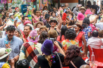 Jujuy, Argentina.- In the photos taken on February 8, 2024, hundreds of groups of women throughout the province of Jujuy led the long-awaited "Jueves de Comadres", a traditional celebration in which they renew the emotional commitments that unite them and that raises to the maximum the hunches for the arrival, this Saturday, of the unearthing of the carnival devil of joy.