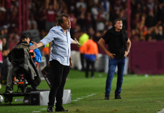 Buenos Aires, Argentina.- En la foto tomada el 25 de febrero de 2024, Lanús y Banfield igualaron en el clásico del Sur, por la Copa LPF 2024 . Milton Giménez pone a Banfield 1 a 1 frente a Lanús.