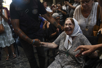 Buenos Aires, Argentina.- En las fotos tomadas el 22 de febrero del 2024, dirigentes políticos y gremiales, funcionarios e intendentes de la provincia de Buenos Aires participaron de una clase pública en defensa de la Universidad Nacional Madres de Plaza de Mayo (UNMA). La convocatoria, fue realizada por ese organismo defensor de los Derechos Humanos bajo la consigna "la Universidad de las Madres se defiende".