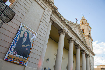 Santiago del Estero, Argentina.- En las fotos tomadas el 16 de febrero del 2024, muestra el pueblo Villa Silípica, localidad del departamento de Silípica, provincia de Santiago del Estero, donde nació la primera santa argentina. Con aproximadamente 1200 habitantes, las personas se acercan a la capilla que se construyó para rendirle homenaje.