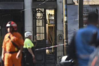 Buenos Aires, Argentina.- En las fotos tomadas el 8 de febrero del 2024, muestra la obra en construcción que se desplomó en Caballito, Buenos Aires. Una mujer murió tras el derrumbe, mientras continuaba la búsqueda entre los escombros de su pareja. Además siete personas fueron rescatadas por el SAME y personal de bomberos, informó la Policía de la Ciudad.