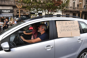 Buenos Aires, Argentina.- En las fotos tomadas el 6 de febrero del 2024, muestra el fuerte operativo de seguridad frente al Congreso mientras la Cámara de Diputados retomaba la sesión especial de la denominada Ley Ómnibus. Las reformas del presidente de Argentina, Javier Milei, dieron marcha atrás, por falta de apoyo de sus aliados en la Cámara de Diputados, que volverá a tratarlas desde cero en una comisión.