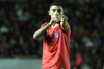 Buenos Aires, Argentina.- En las fotos tomadas el 26 de febrero del 2024, durante el partido entre Argentinos Juniors y Platense en un partido correspondiente a la fecha 7 de la Copa de la Liga en el estadio Diego Armando Maradona. Argentinos Juniors venció 3-1 a Platense, y lidera la Zona A de la Copa de la Liga Profesional.