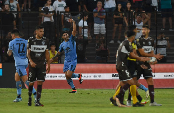 Buenos Aires, Argentina.- In the photos taken on February 15, 2024, during the match between Platense and Belgrano de Córdoba, in a match valid for the fifth date of Zone B of the Professional League Cup in Vicente López. Platense and Belgrano tied 1 to 1. Thus, the "Calamar" was in ninth place in Zone B and the 'Pirata' in the penultimate, without knowing the victory.