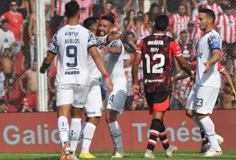 Córdoba, Argentina.- En las fotos tomadas el 18 de febrero del 2024, Instituto vs. Independiente, en la fecha 6 por la Copa de la Liga en el Monumental de Alta Córdoba. Independiente venció por 2-0 a Instituto. Fue Gabriel Neves quien inauguró el marcador al minuto 25 de la primera mitad. Más tarde, en el minuto 31 de la misma etapa, Lucas González aumentó la ventaja, asegurando la victoria de Independiente.