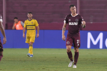 Buenos Aires, Argentina.- En las fotos tomadas el 18 de febrero del 2024, durante el partido Boca vs. Lanús, por el Grupo B de la Copa de la Liga en La Fortaleza. Lanús derrotó 2-1 a Boca Juniors y le arrebató el invicto de cara al Superclásico del próximo domingo en el Monumental. Con la derrota, Boca quedó séptimo en la Zona B y se las verá con River en el Monumental, en la fecha de clásicos de la Copa de la Liga.