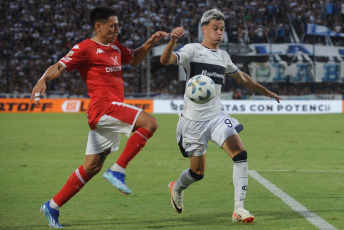 Buenos Aires, Argentina.- En las fotos tomadas el 13 de febrero del 2024, durante el partido entre Gimnasia y Esgrima La Plata y Huracán por la quinta fecha de la Zona A de la Copa de la Liga Profesional de Fútbol en el Estadio Juan Carmelo Zerillo de La Plata. 'El Globo' ganaba con gol de Mazzantti pero el Lobo reaccionó y selló un 3-1 gracias a Domínguez, Mammini y Colmán.