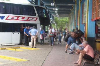 Formosa, Argentina.- En las fotos tomadas el 15 de febrero del 2024, muestra una terminal de transporte en Formosa, Argentina. Un grupo de intendentes de 11 provincias se reunieron para reclamar a diputados y senadores medidas frente a la decisión del Gobierno de Javier Milei de eliminar el Fondo Compensador del Interior que financiaba los subsidios del transporte en el interior.