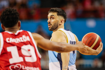 Mar del Plata, Argentina.- En las fotos tomadas el 22 de febrero del 2024, el seleccionado argentino de básquetbol jugó contra Chile, en el Grupo A, en la Eliminatoria de la Americup 2025 de Nicaragua. Argentina superó a Chile 90 a 78 por la primera ventana clasificatoria de cara a la AmeriCup 2025. Nicolás Brussino fue el goleador del equipo con 19 puntos.