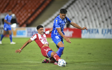 Mendoza, Argentina.- En las fotos tomadas el 13 de febrero del 2024, durante el partido entre Godoy Cruz y Unión de Santa Fe, por la quinta fecha de la Zona B del torneo en el estadio Malvinas Argentina. Godoy Cruz de Mendoza igualó sin sin goles como local ante Unión de Santa Fe y es líder de la Zona B de la Copa.