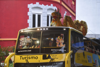 Buenos Aires, Argentina.- En las fotos tomadas el 9 de febrero del 2024, la comunidad china de argentina celebra el Año Nuevo con shows, danza del Dragón y música tradicional Buenos Aires. La comunidad china de Argentina dio inicio a las celebraciones de la llegada del "Dragón de Madera". El dragón es muy importante para toda la cultura china y, además de vigor y fuerza.