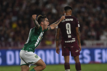 Buenos Aires, Argentina.- En la foto tomada el 25 de febrero de 2024, Lanús y Banfield igualaron en el clásico del Sur, por la Copa LPF 2024 . Milton Giménez pone a Banfield 1 a 1 frente a Lanús.