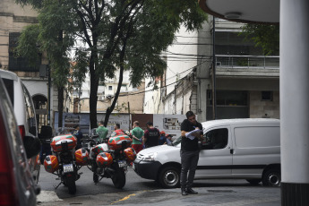 Buenos Aires, Argentina.- En las fotos tomadas el 8 de febrero del 2024, muestra la obra en construcción que se desplomó en Caballito, Buenos Aires. Una mujer murió tras el derrumbe, mientras continuaba la búsqueda entre los escombros de su pareja. Además siete personas fueron rescatadas por el SAME y personal de bomberos, informó la Policía de la Ciudad.