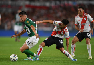 Buenos Aires, Argentina.- En las fotos tomadas el 18 de febrero del 2024, durante el partido River vs. Banfield, por el Grupo B de la Copa de la Liga en el Monumental. River y Banfield igualaron 1 a 1. Braian Galván y Pablo Solari marcaron los goles del encuentro.