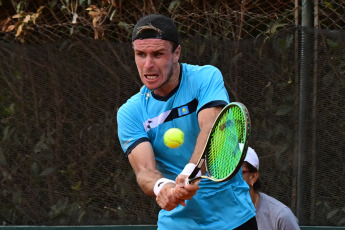 Rosario, Argentina.- En las fotos tomadas el 4 de febrero del 2024, el tenista Sebastián Báez venció a Dmitry Popko (foto) en una definición por el quinto punto de la serie ante Kazajistán, que se desarrolló en el Jockey Club de Rosario, y el equipo argentino de Copa Davis logró su clasificación a la Fase de Grupos de las Finales del certamen más importante por equipos.