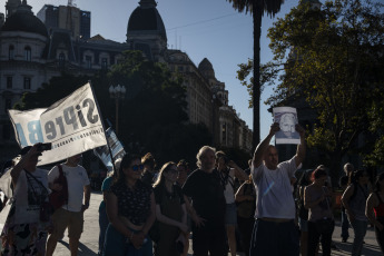 Buenos Aires, Argentina.- En las fotos tomadas el 20 de febrero del 2024, en la Plaza de Mayo se realizó un festival en apoyo de Julian Assange, quien presentó este martes, en el Tribunal Superior de Londres, el que podría ser su último recurso judicial en el Reino Unido contra su extradición a Estados Unidos, que le acusa de 18 delitos de espionaje y piratería informática por revelaciones de su portal WikiLeaks.