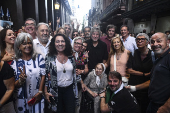 Buenos Aires, Argentina.- En las fotos tomadas el 22 de febrero del 2024, dirigentes políticos y gremiales, funcionarios e intendentes de la provincia de Buenos Aires participaron de una clase pública en defensa de la Universidad Nacional Madres de Plaza de Mayo (UNMA). La convocatoria, fue realizada por ese organismo defensor de los Derechos Humanos bajo la consigna "la Universidad de las Madres se defiende".