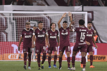 Buenos Aires, Argentina.- En las fotos tomadas el 18 de febrero del 2024, durante el partido Boca vs. Lanús, por el Grupo B de la Copa de la Liga en La Fortaleza. Lanús derrotó 2-1 a Boca Juniors y le arrebató el invicto de cara al Superclásico del próximo domingo en el Monumental. Con la derrota, Boca quedó séptimo en la Zona B y se las verá con River en el Monumental, en la fecha de clásicos de la Copa de la Liga.