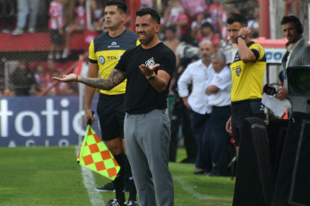 Córdoba, Argentina.- En las fotos tomadas el 18 de febrero del 2024, Instituto vs. Independiente, en la fecha 6 por la Copa de la Liga en el Monumental de Alta Córdoba. Independiente venció por 2-0 a Instituto. Fue Gabriel Neves quien inauguró el marcador al minuto 25 de la primera mitad. Más tarde, en el minuto 31 de la misma etapa, Lucas González aumentó la ventaja, asegurando la victoria de Independiente.