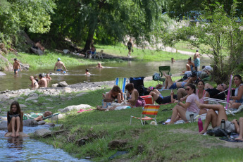 San Luis, Argentina.- En las fotos tomadas el 14 de febrero del 2024, las personas disfrutan en los lugares turísticos de San Luis. La provincia de San Luis registró un nivel de ocupación de alojamientos turísticos del 95% sobre sus más de 30.000 plazas habilitadas, informó la Secretaría de Turismo provincial.