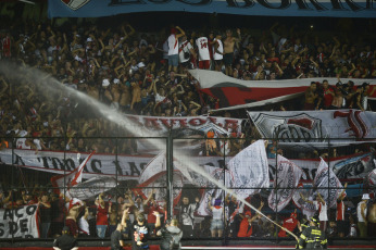 Santa Fe, Argentina.- En las fotos tomadas el 7 de febrero del 2024, River Plate enfrenta a Excursionistas, que milita en la Primera B, por los 32avos. de final de la Copa Argentina en el estadio Brigadier General Estanislao López de Santa Fe. Con goles de Borja, Mastantuono y Ruberto, River Plate venció 3-0 a Excursionistas y avanzó en la Copa Argentina.