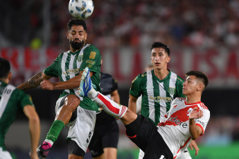 Buenos Aires, Argentina.- En las fotos tomadas el 18 de febrero del 2024, durante el partido River vs. Banfield, por el Grupo B de la Copa de la Liga en el Monumental. River y Banfield igualaron 1 a 1. Braian Galván y Pablo Solari marcaron los goles del encuentro.