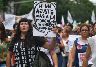 Córdoba, Argentina.- En las fotos tomadas el 26 de febrero del 2024, docentes participan de un paro nacional de la Confederación de Trabajadores de la Educación de la República Argentina (Ctera) en rechazo al ajuste económico del Gobierno nacional y en demanda de una mejor oferta salarial.