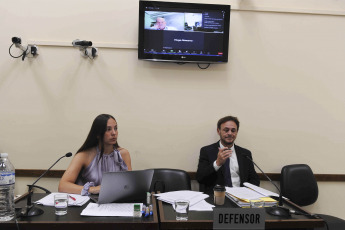 Buenos Aires, Argentina.- En las fotos tomadas el 29 de febrero del 2024, durante el juicio que se le sigue en tribunales al ex gobernador tucumano José Alperovich, acusado de nueve delitos contra la integridad sexual en perjuicio de su sobrina y exempleada. El juicio, se reanudó con la declaración de una de las hijas del acusado, una ex senadora y compañera de bancada, así como el padre de la denunciante y primera persona a la que ella le contó lo sucedido.